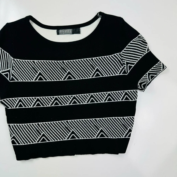 Rehab Black And White Knit Cropped Top Size Small - Picture 4 of 9
